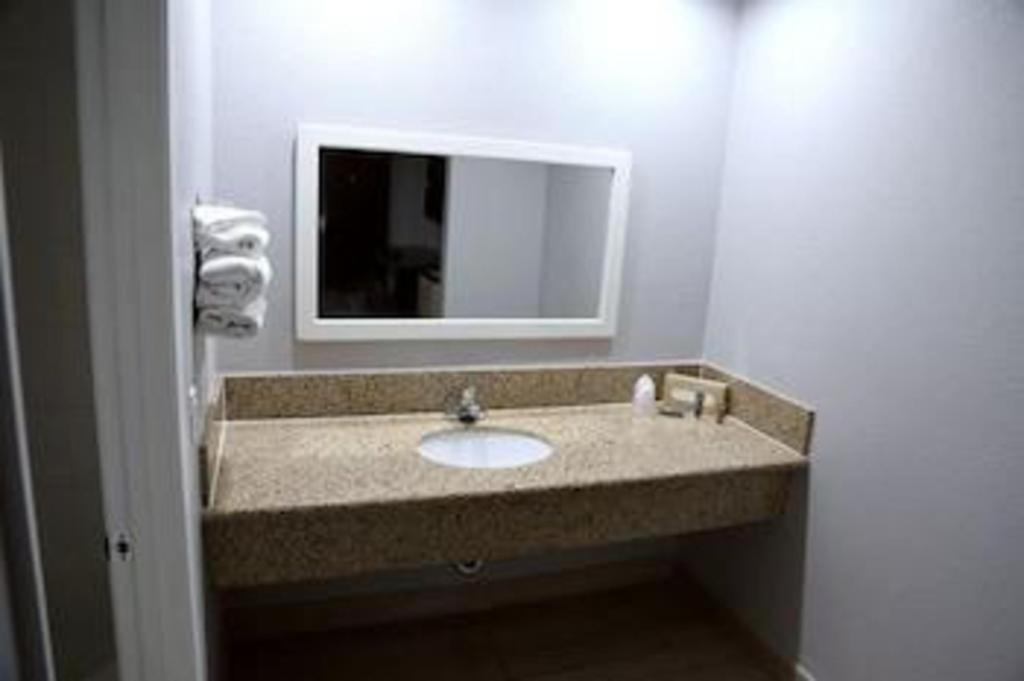 Grand Park Hotel Baldwin Park