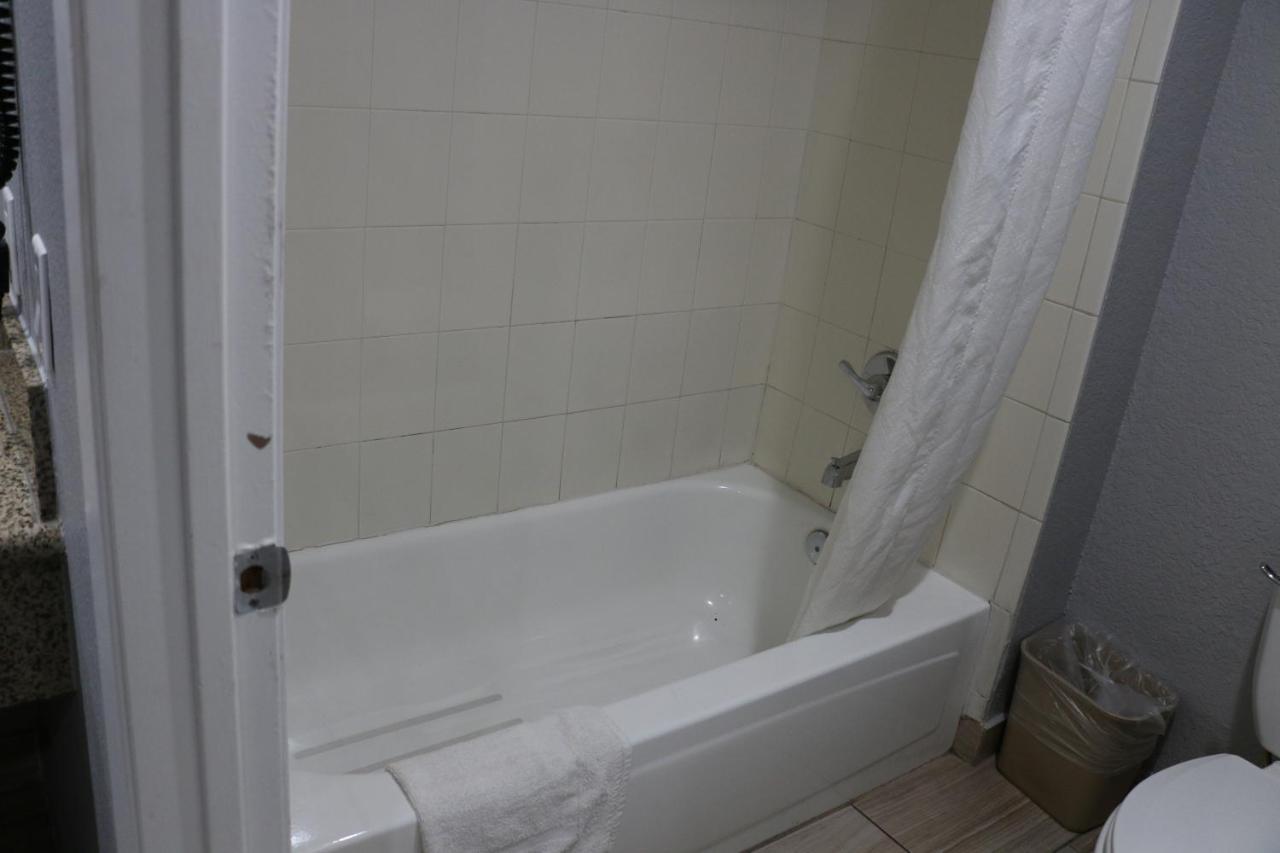 Hotel Grand Park Baldwin Park